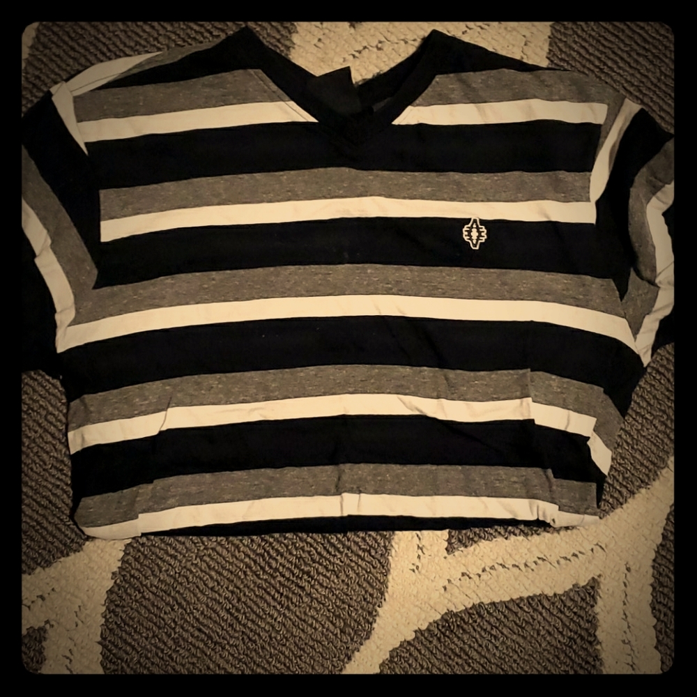 V neck t by akademiks